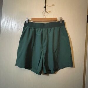 Men's Running Shorts with Zipper Pockets 5 Inch Quick Dry Size Small NWT